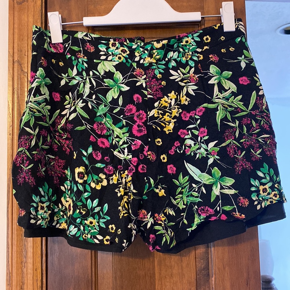 Wayf Shorts - Picture 3 of 4